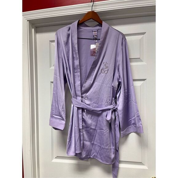 Savage X Fenty CLF Logo Short Lavender Belted Satin Robe sz XL/1X NWT - Picture 2 of 7